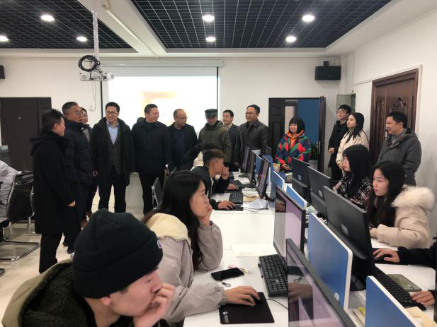 鏍￠瀵兼繁鍏ュ闄㈣皟鐮旀寚瀵间骇鏁欒瀺鍚堝伐浣?